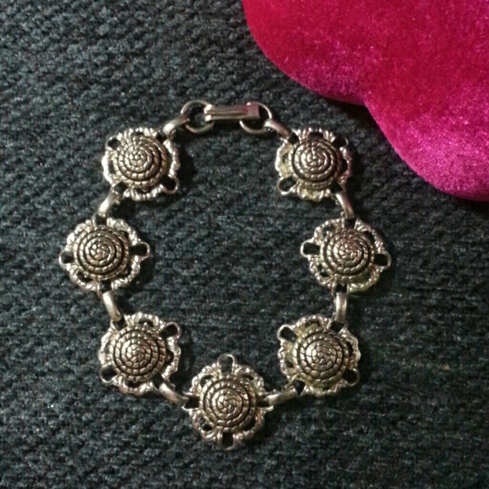 Vintage stylized floral silvertone bracelet